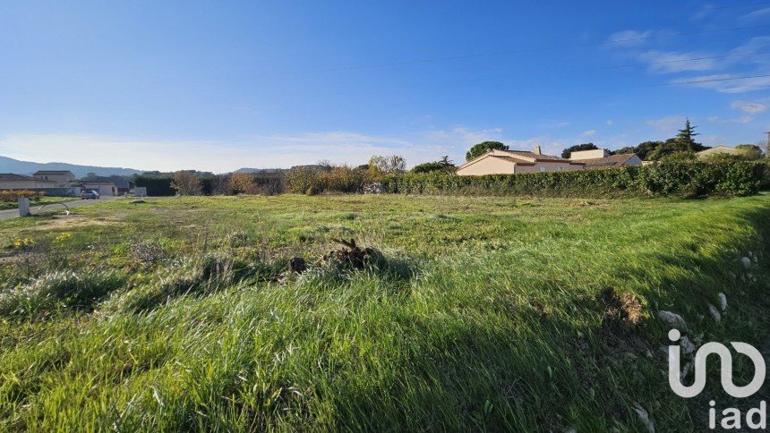 Terrain de 710 m² à Vénéjan (30200)