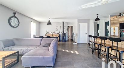 Maison 4 pièces de 101 m² à Fargues-Saint-Hilaire (33370)