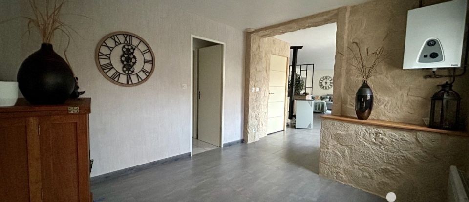 House 4 rooms of 140 m² in Louzy (79100)