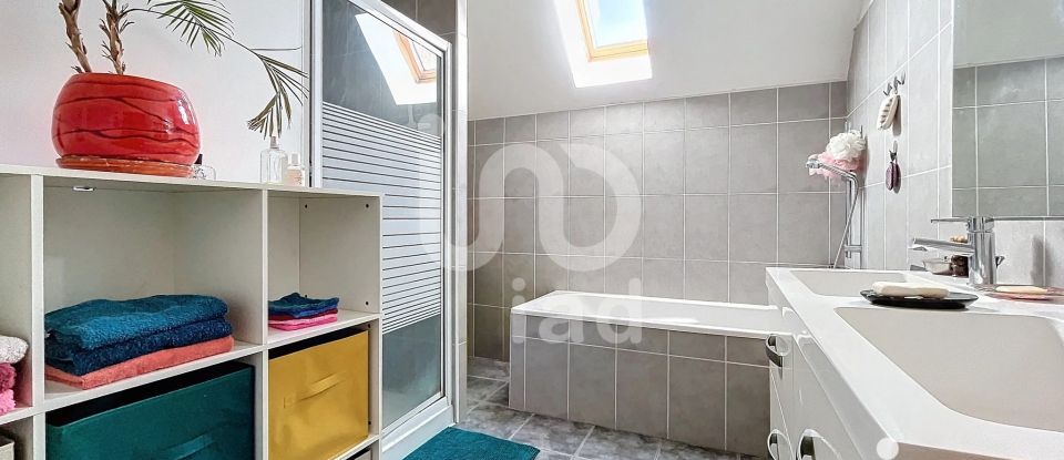 Maison 5 pièces de 127 m² à Poey-de-Lescar (64230)