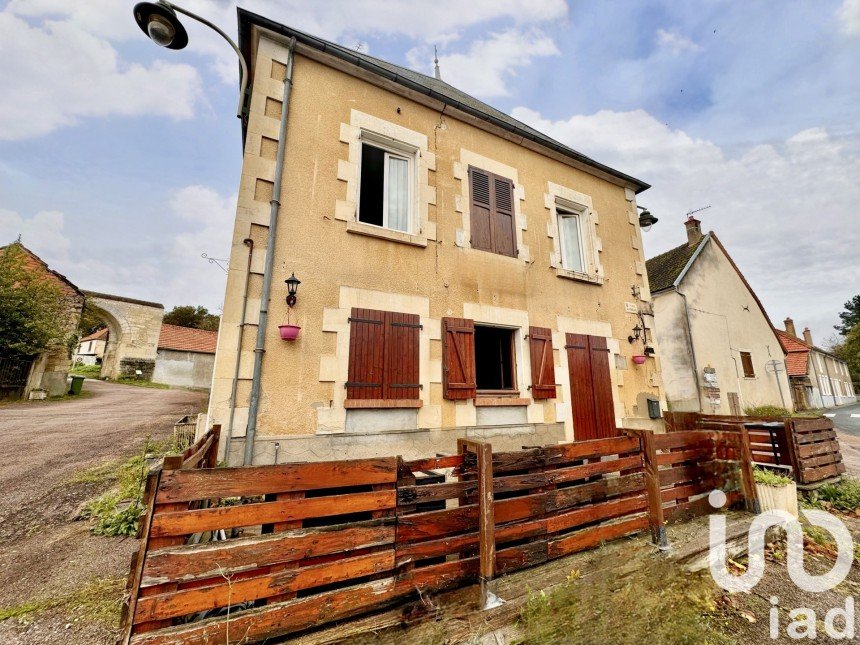 Maison de village 6 pièces de 163 m² à Saint-Vérain (58310)