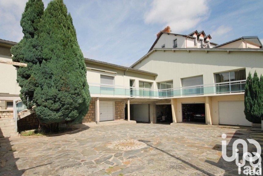 Maison 9 pièces de 275 m² à Rodez (12000)