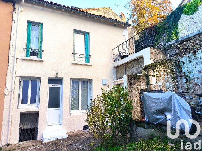 Immeuble de 68 m² à Poitiers (86000)