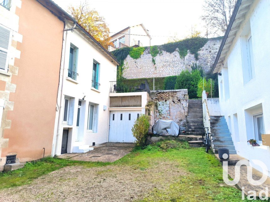 Building in Poitiers (86000) of 68 m²