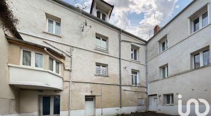 Building in Triel-sur-Seine (78510) of 300 m²