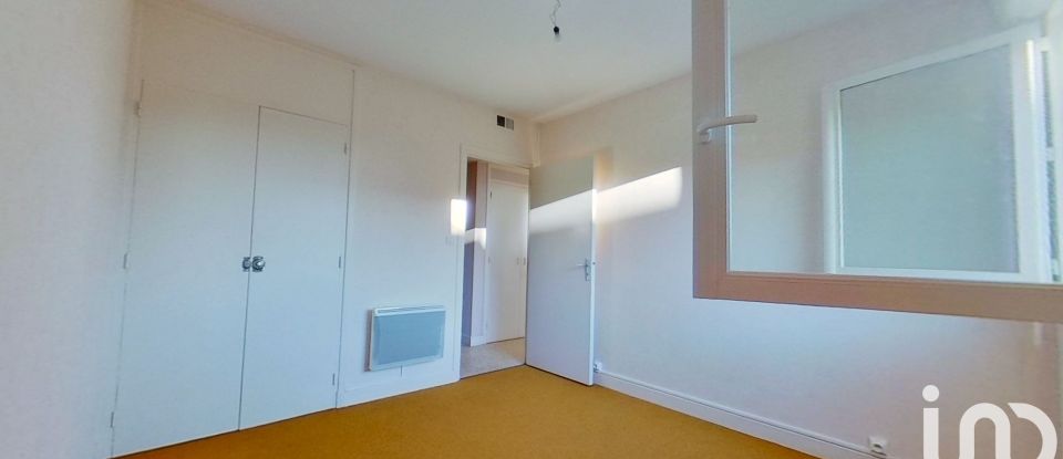 Appartement 3 pièces de 72 m² à Pleaux (15700)