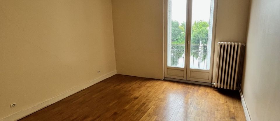 Building in Chinon (37500) of 350 m²