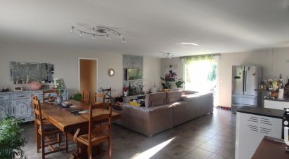 House 4 rooms of 130 m² in Villeneuve-sur-Allier (03460)