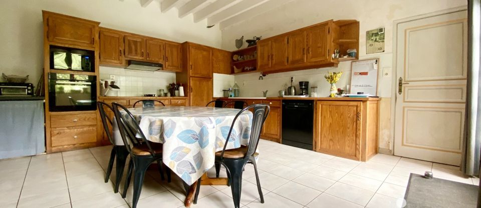 Country house 6 rooms of 148 m² in Marcilly (50220)