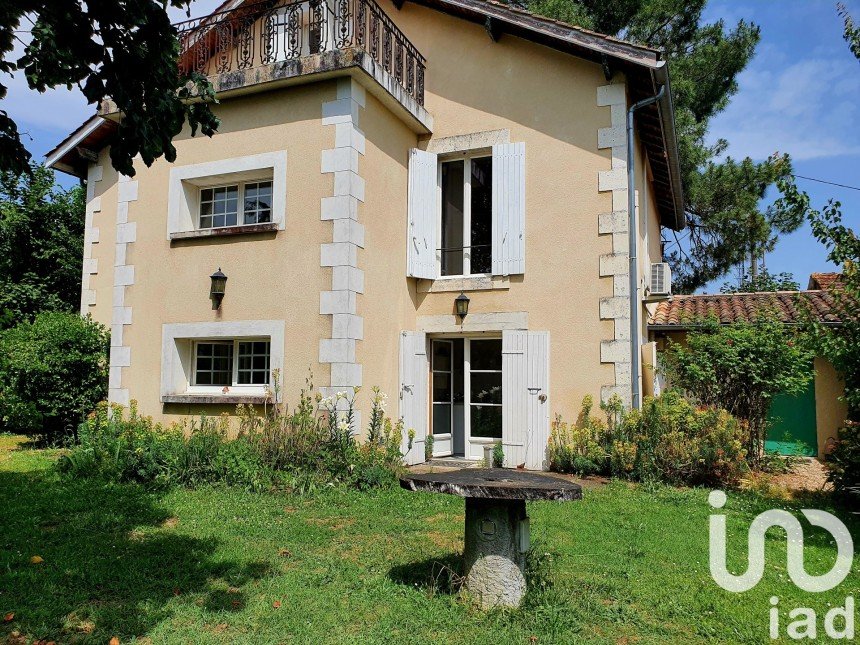 House 7 rooms of 159 m² in Vélines (24230)