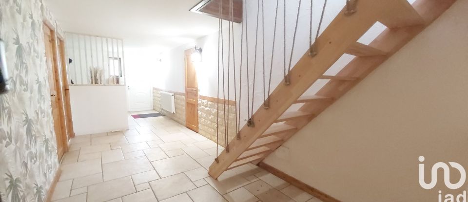 Maison 8 pièces de 240 m² à Saint-Martin-la-Plaine (42800)