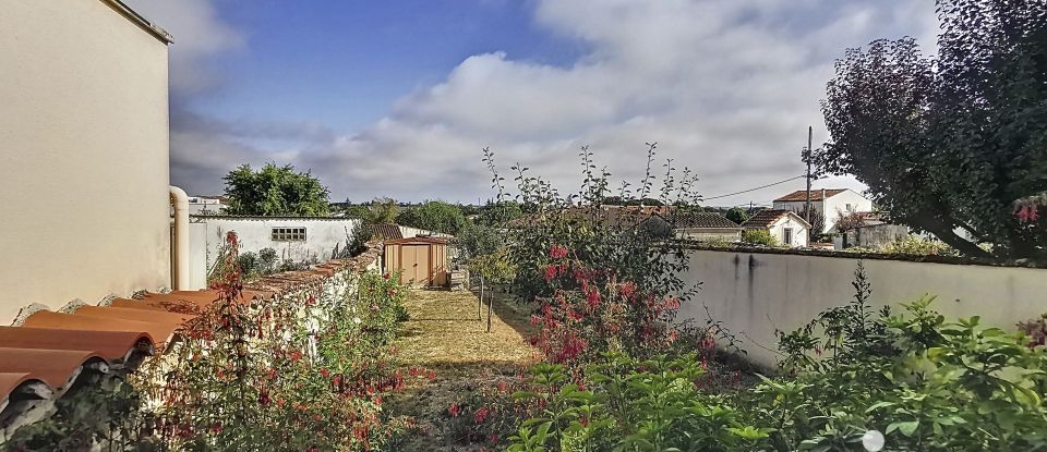 Maison 5 pièces de 92 m² à Jarnac (16200)