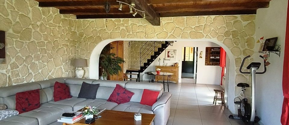 Farm 4 rooms of 192 m² in Saint-Clément-les-Places (69930)