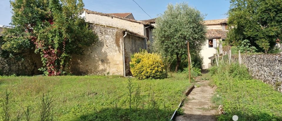 Village house 4 rooms of 133 m² in Gensac (33890)