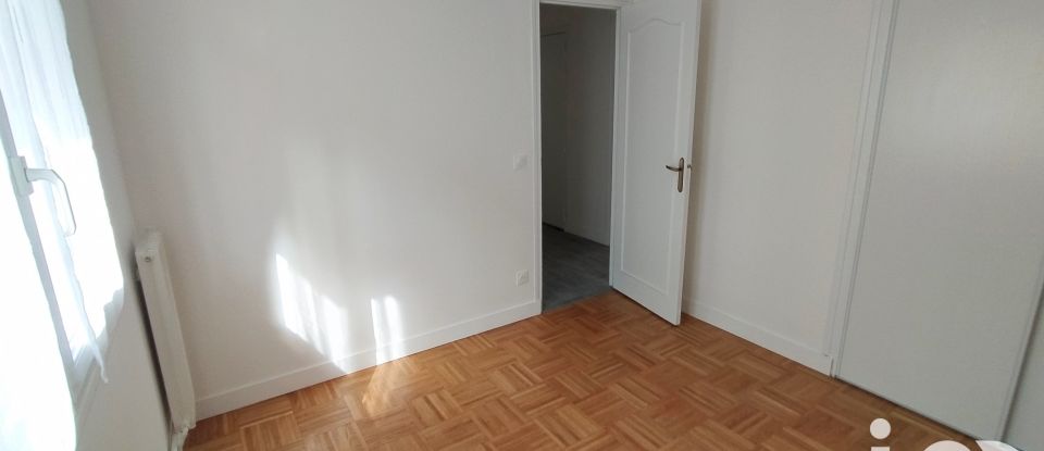 Appartement 3 pièces de 69 m² à Paris (75018)