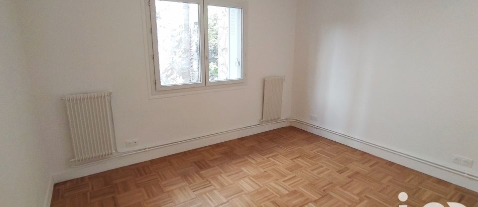 Appartement 3 pièces de 69 m² à Paris (75018)