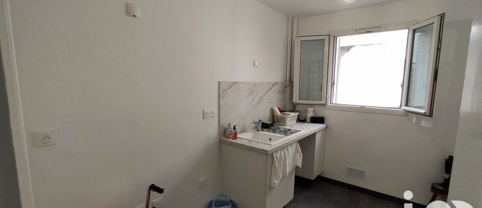 Appartement 3 pièces de 69 m² à Paris (75018)