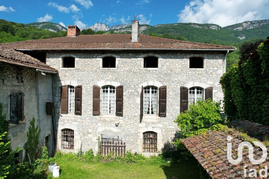 Mansion 8 rooms of 304 m² in La Buissière (38530)