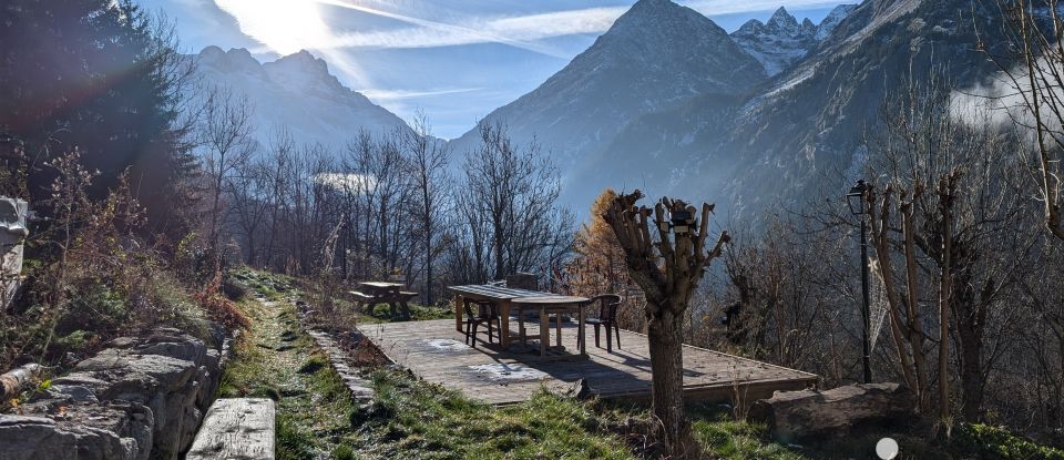 Traditional house 6 rooms of 169 m² in Saint-Christophe-en-Oisans (38520)