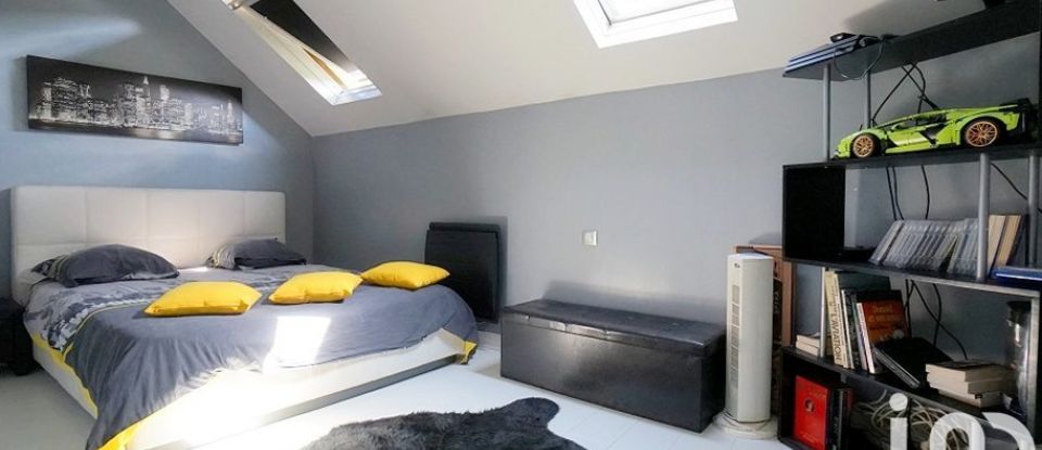 Maison 8 pièces de 150 m² à Nézel (78410)