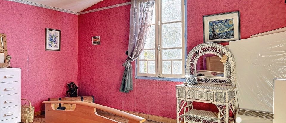 Traditional house 5 rooms of 144 m² in Ménesplet (24700)