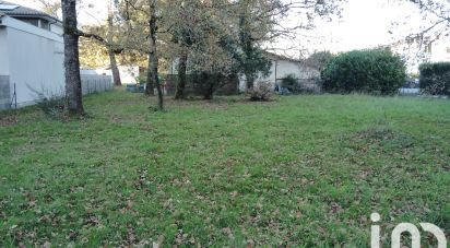 Terrain de 8 535 m² à Saint-Denis-de-Pile (33910)