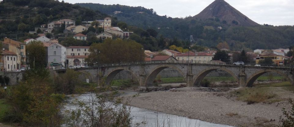 Murs commerciaux de 684 m² à Alès (30100)