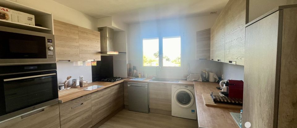 House 4 rooms of 128 m² in Six-Fours-les-Plages (83140)