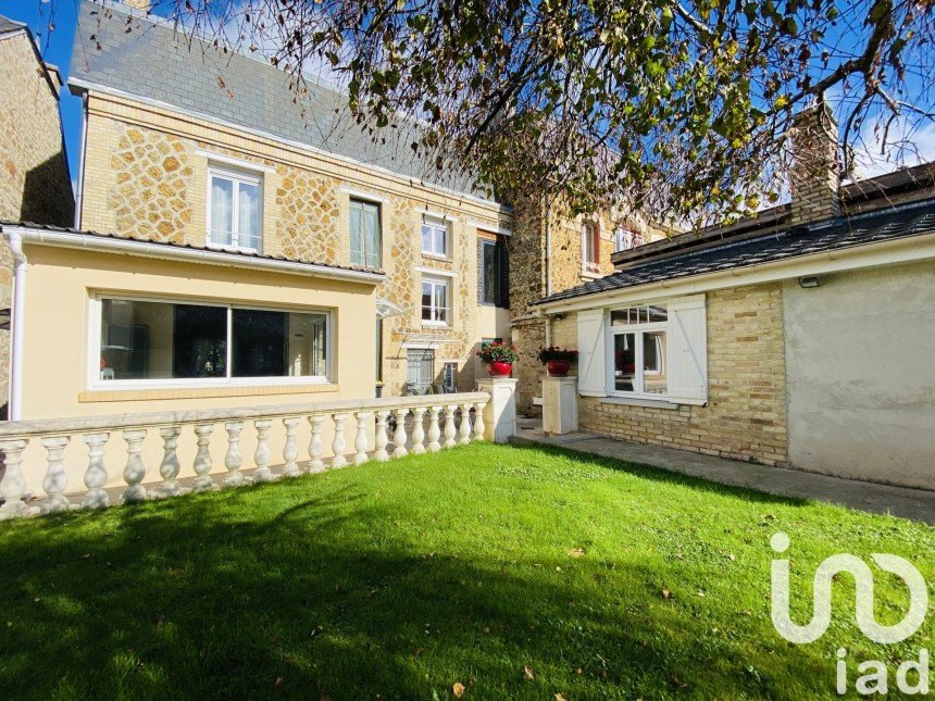 Maison 6 pièces de 167 m² à Attigny (08130)