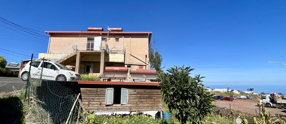 Building in Le Tampon (97418) of 300 m²