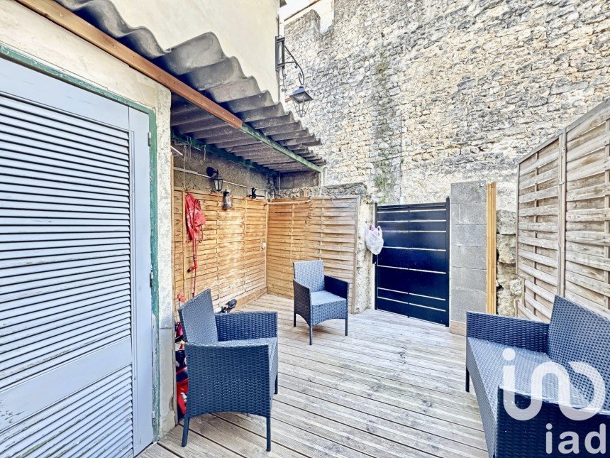 Maison 4 pièces de 100 m² à Saint-Mitre-les-Remparts (13920)