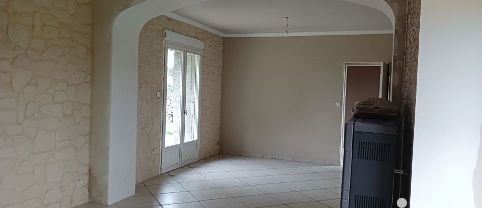 Maison 5 pièces de 130 m² à Saint-Léger-de-Montbrun (79100)