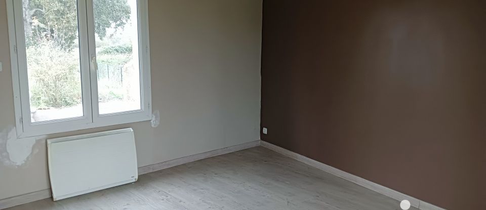 Maison 5 pièces de 130 m² à Saint-Léger-de-Montbrun (79100)