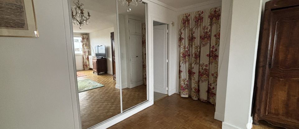 Appartement 5 pièces de 94 m² à Paris (75016)