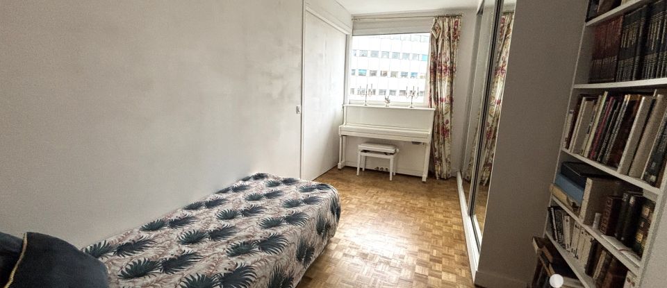 Appartement 5 pièces de 94 m² à Paris (75016)