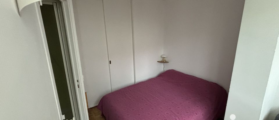 Appartement 5 pièces de 94 m² à Paris (75016)