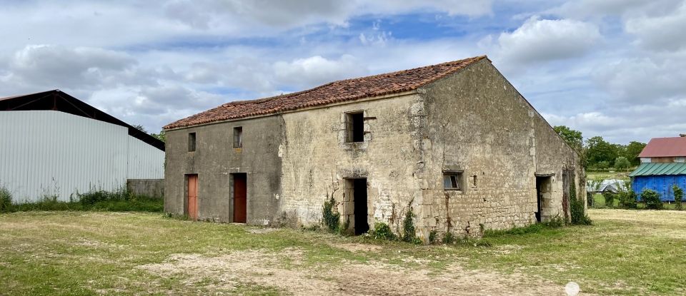 Longère 3 pièces de 100 m² à Petosse (85570)