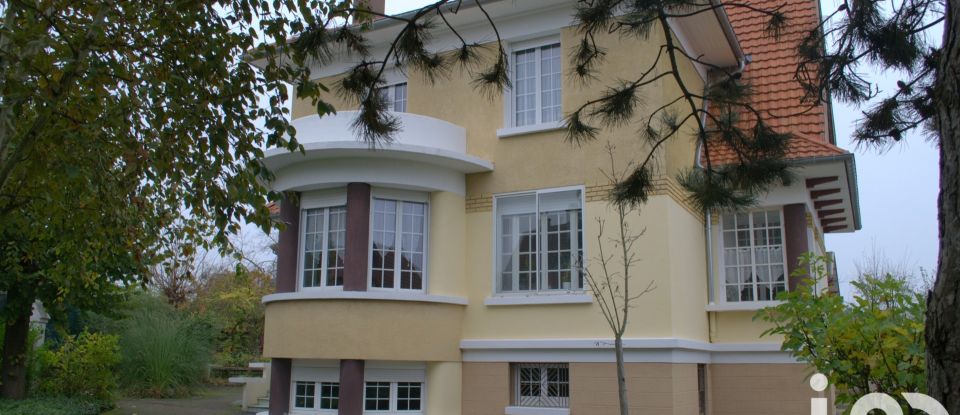 Mansion 9 rooms of 235 m² in Vittel (88800)