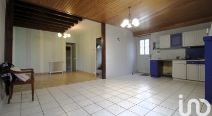 Maison de campagne 3 pièces de 58 m² à Grandparigny (50600)