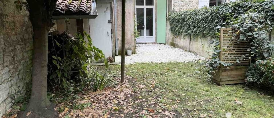 Maison de ville 7 pièces de 177 m² à Fontenay-le-Comte (85200)