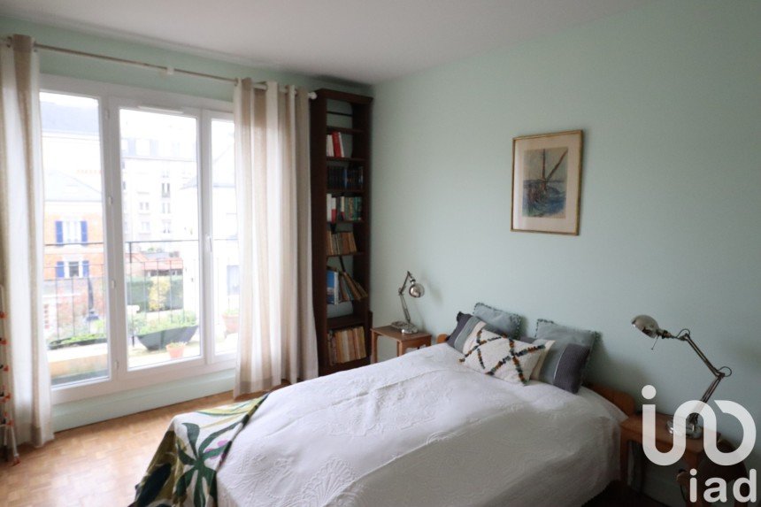 Apartment 4 rooms of 95 m² in Versailles (78000)