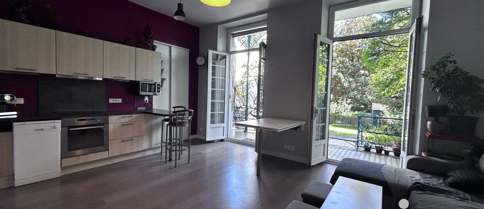 Apartment 3 rooms of 61 m² in Pau (64000)