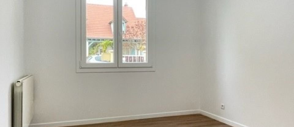 House 4 rooms of 77 m² in Chanteau (45400)