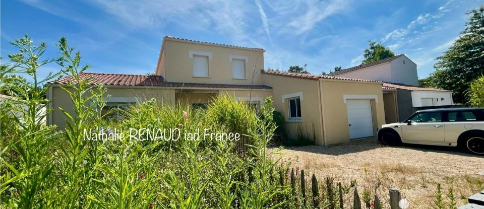 Traditional house 7 rooms of 156 m² in Sallertaine (85300)