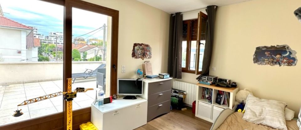 House 8 rooms of 210 m² in Rueil-Malmaison (92500)