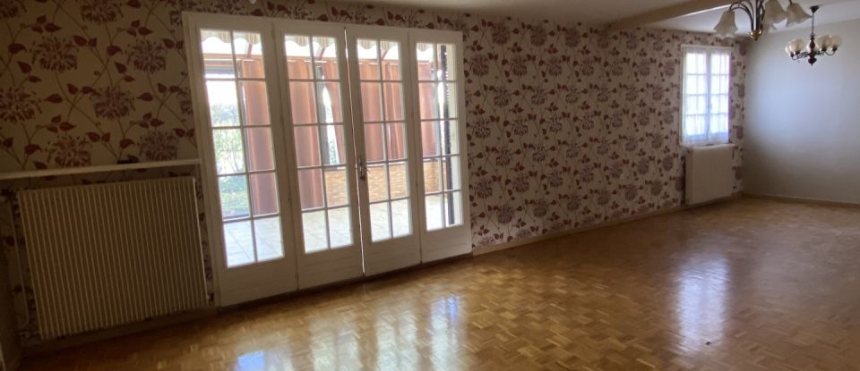 Traditional house 5 rooms of 135 m² in Longvic (21600)