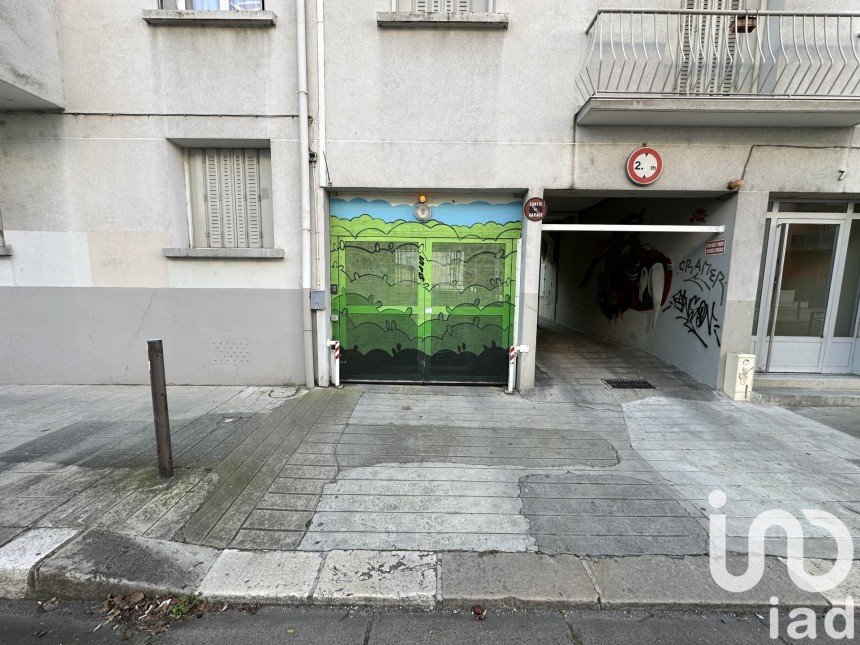 Parking of 41 m² in Grenoble (38000)