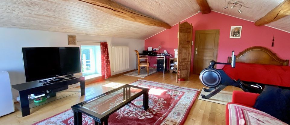 Longère 12 pièces de 295 m² à Mouzeuil-Saint-Martin (85370)