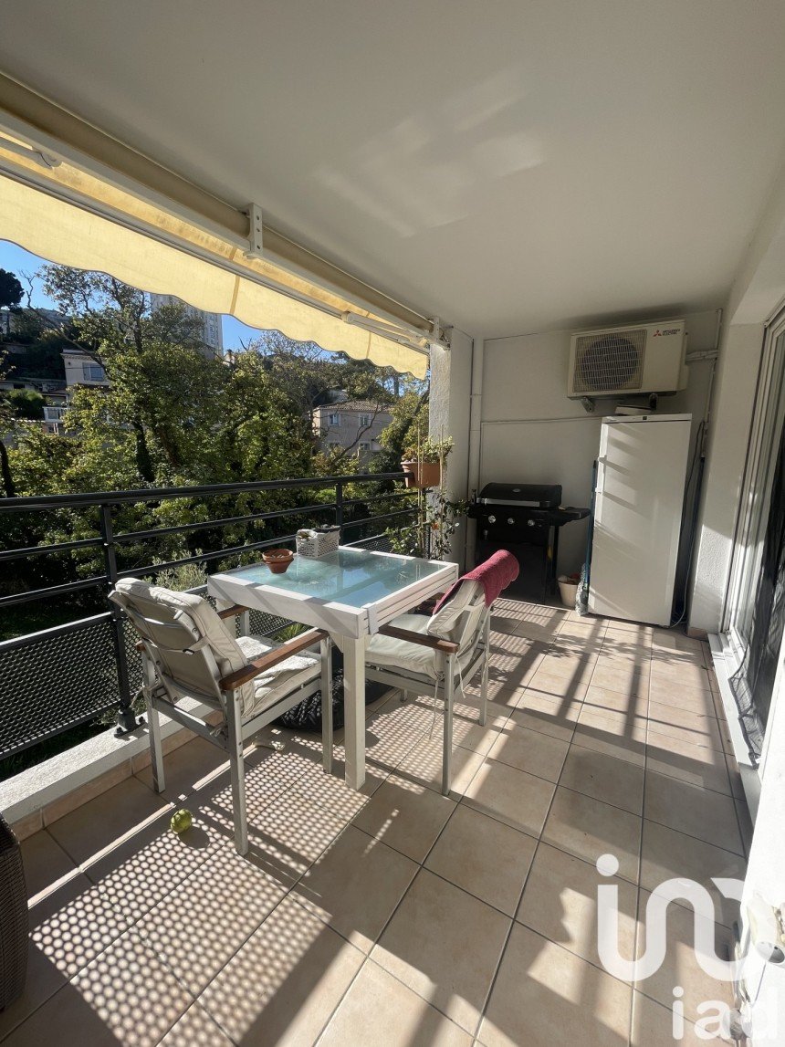 Appartement 3 pièces de 67 m² à Marseille (13011)