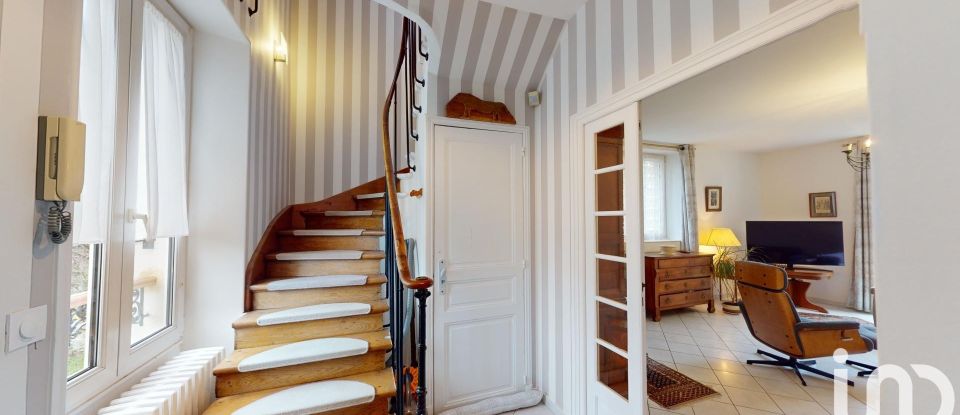 Maison traditionnelle 5 pièces de 160 m² à Vaux-le-Pénil (77000)